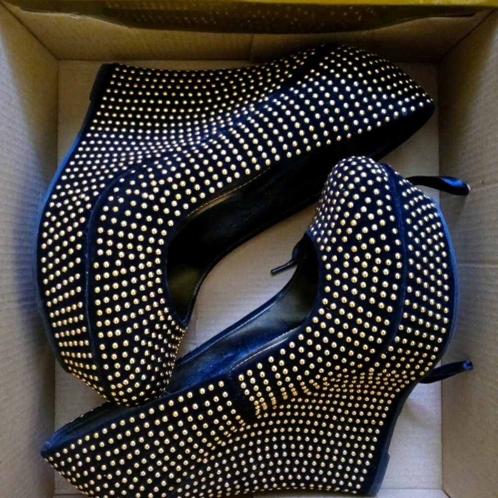 Gold studded Posh brand wedge shoes size 8